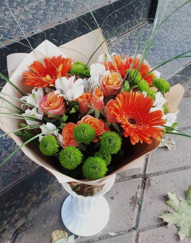 Букет цветов из: Герберы, Хризантемы, Альстромерии и Розы в Тоннельном
