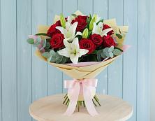Букет цветов из:  Лилии и Розы #REPLACE_PRED# Тоннельном