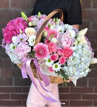 Композиция солнечный день в Тоннельном Цветочная композиция из Розы, Хризантемы, Пионы и Лизиантусы в корзине в Тоннельном