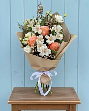 Букет цветов из:  Альстромерии, Лизиантусы, Розы и Хризантемы в Тоннельном