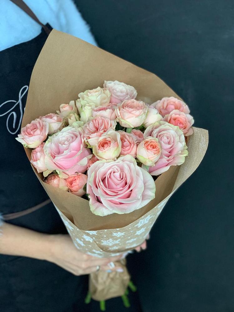 Букет цветов из: Хризантемы и Розы в Тоннельном