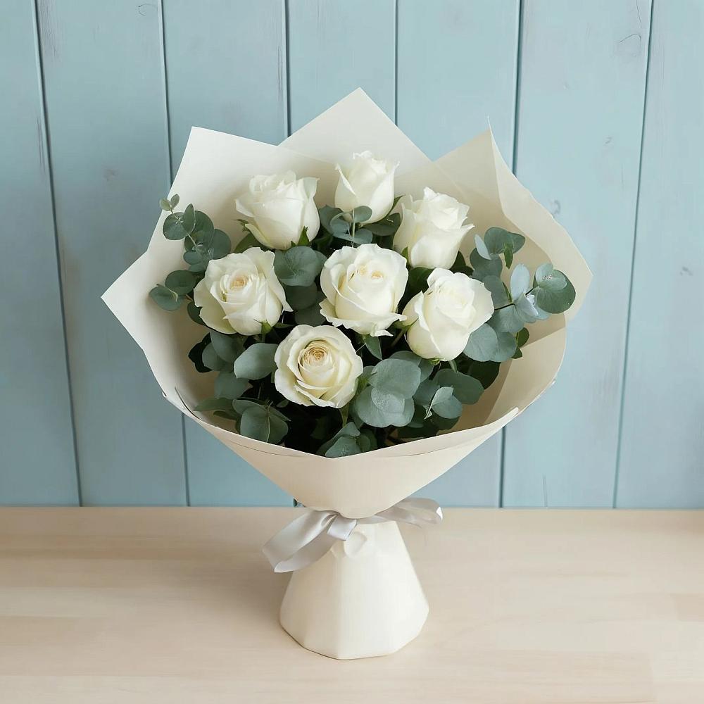 Букет Белые розы в Эвкалипте в Тоннельном