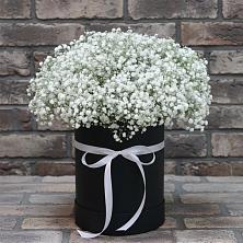 Цветочная композиция из Гипсофила в шляпной коробке в Тоннельном